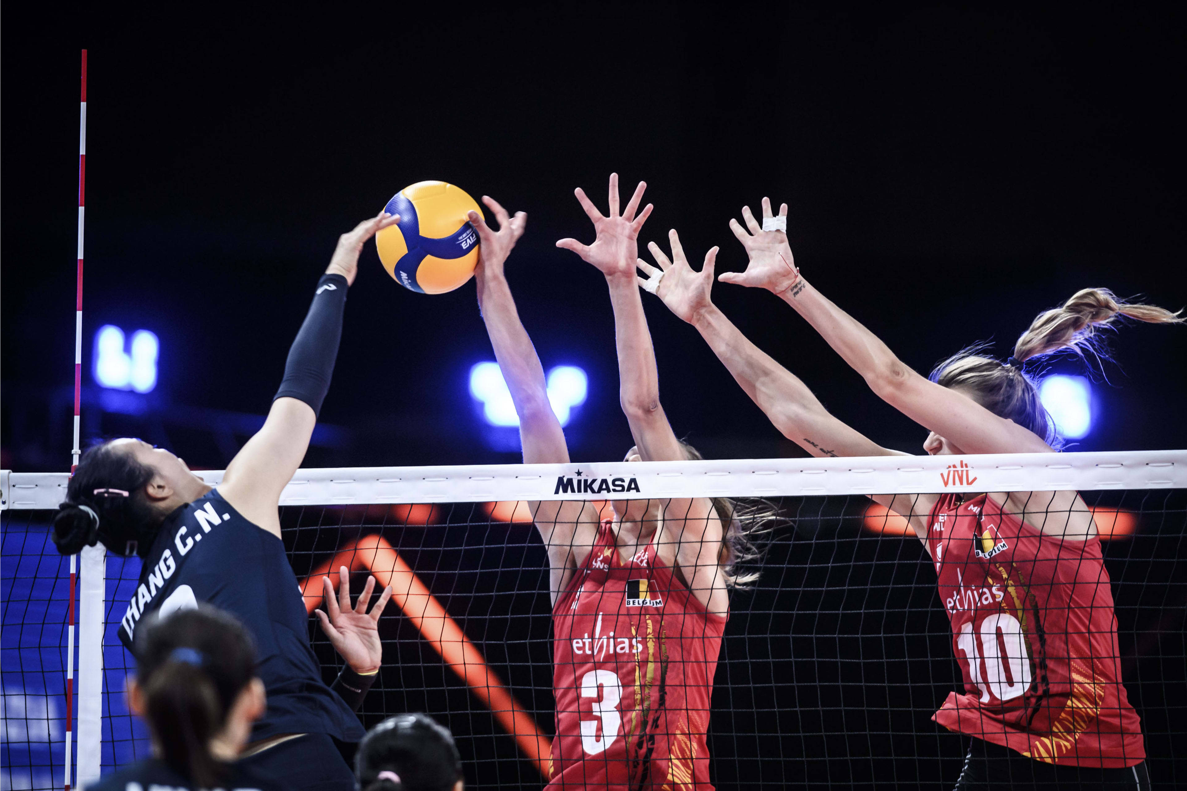 排球赛事精彩瞬间盘点，年度回顾震撼登场