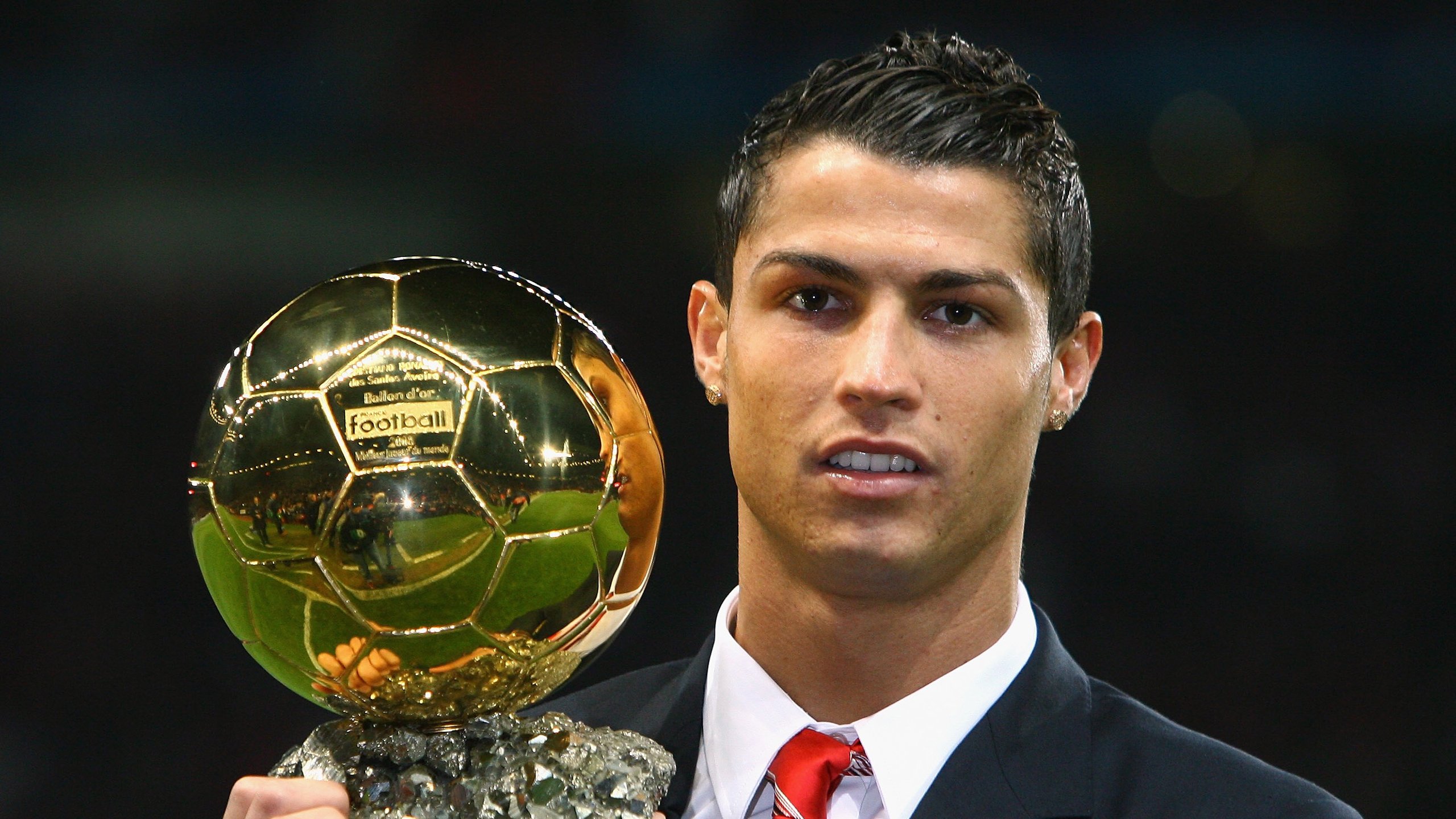 绿茵双重奏，贝林厄姆的大舞台魔法与曼城的希腊神话