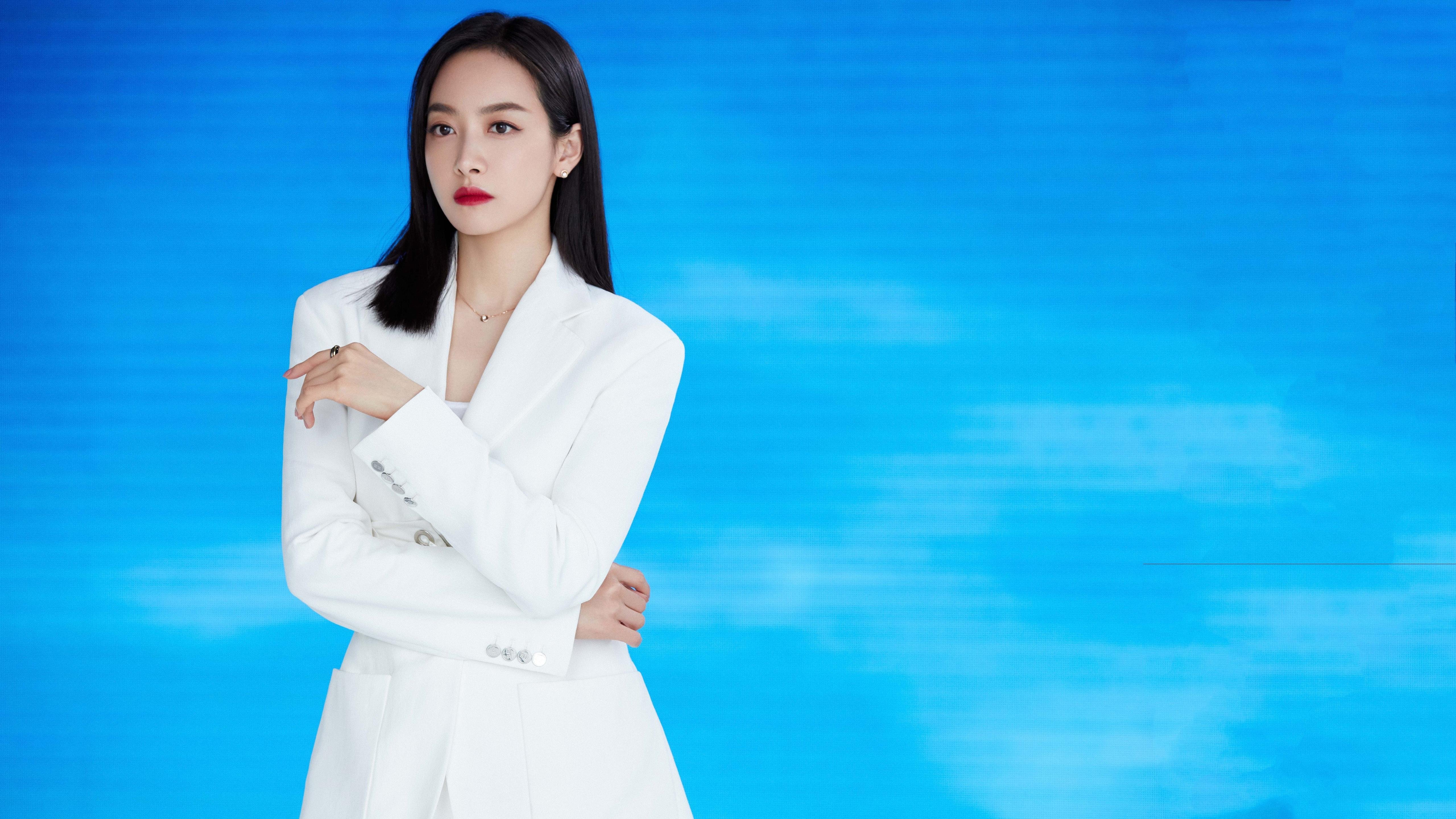 篮球双雄夜，辽宁队生死战告捷，詹姆斯季后赛接管比赛