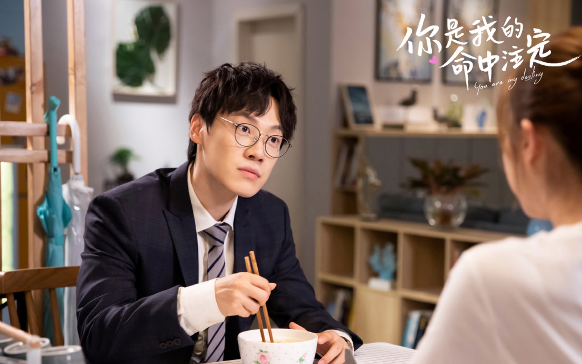非常有戏剧张力，融合了真实球星（范戴克）与虚构赛果（墨西哥横扫乌拉圭）要写出唯一性，关键在于为这些看似矛盾的元素找到一个自洽且惊艳的叙事框架